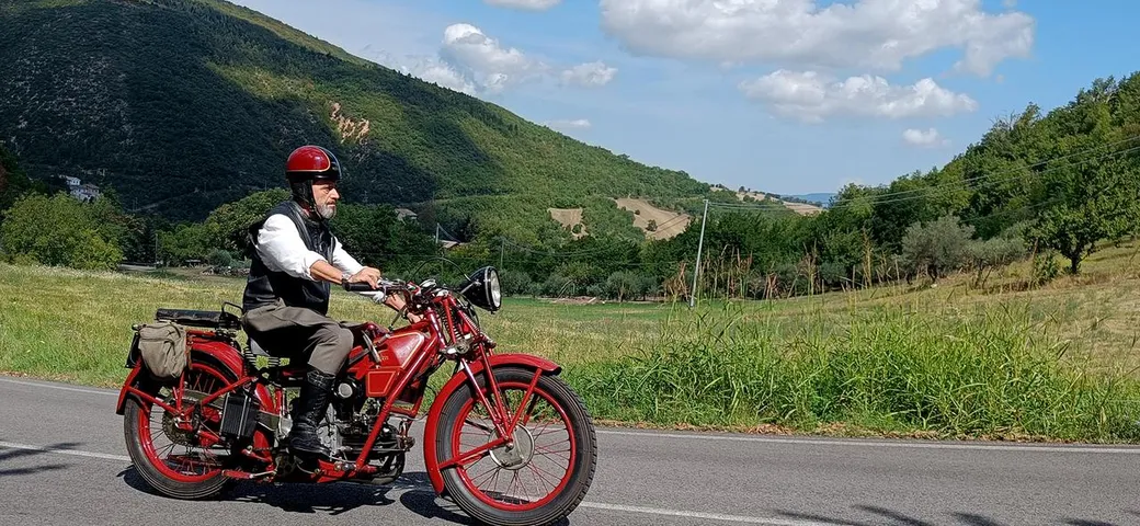 ASI Circuito Tricolore 2023: doppio appuntamento nelle Marche con le moto d’epoca