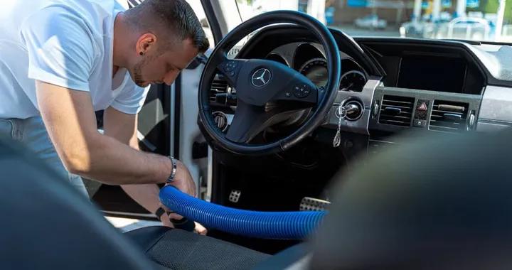 Le auto hanno più batteri di una toilette: lo sconcertante studio