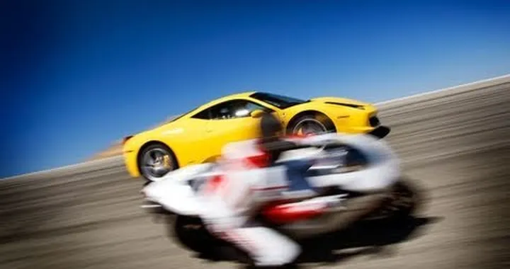 Ferrari 458 Italia vs Ducati 1198S - Forza Italia!