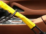 Auto al sicuro con il bloccasterzo low cost