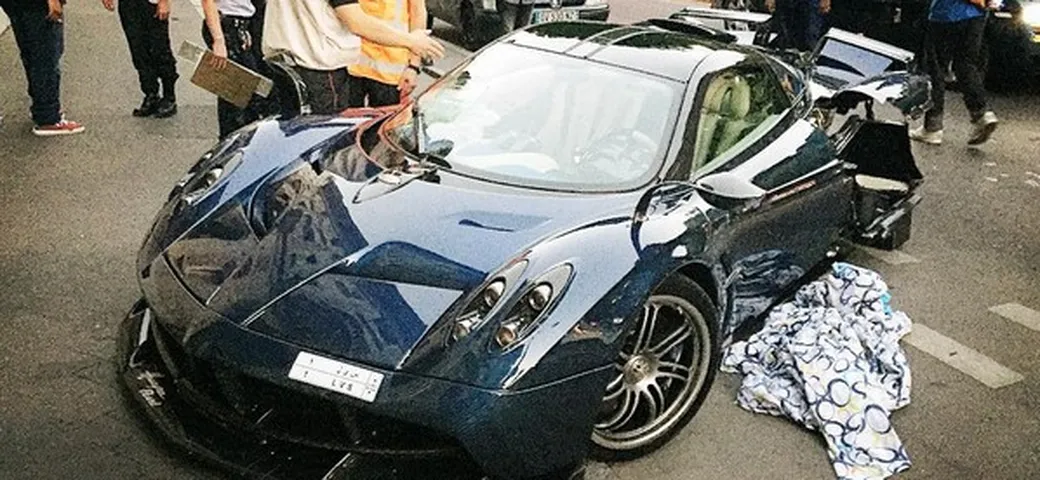 Pagani Huayra distrutta in un incidente a Parigi