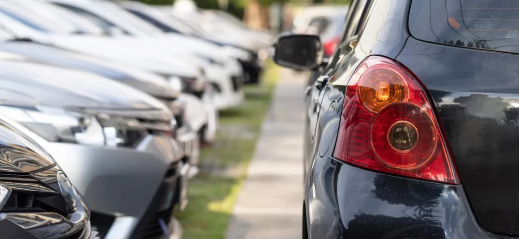 Quanti stipendi ci vogliono in Italia per acquistare un'auto usata