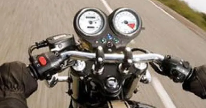 Triumph aiuta i motociclisti mancini