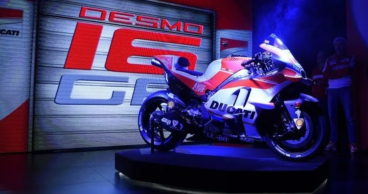 Ducati Team MotoGP 2016: Dovizioso e Iannone svelano la nuova Desmosedici