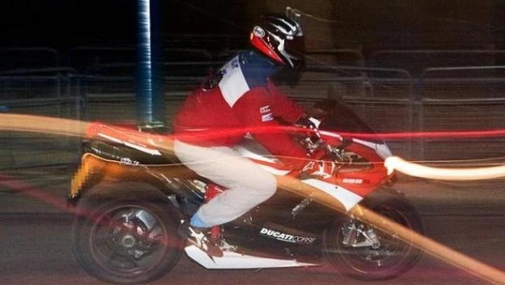 Passione Reale: il Principe William in sella alla Ducati 1198S Corse