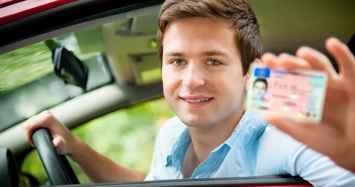 Come fare la verifica dei punti della patente tramite app, online e al telefono