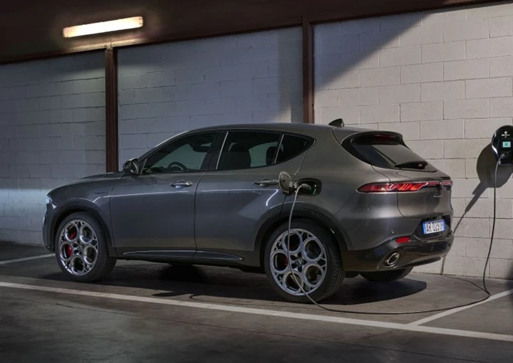 Alfa Romeo Tonale Plug-in Hybrid Q4: manca poco al debutto
