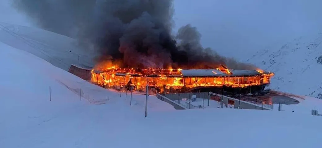 Distrutto da un incendio il Top Mountain Motorcycle Museum del Passo Rombo