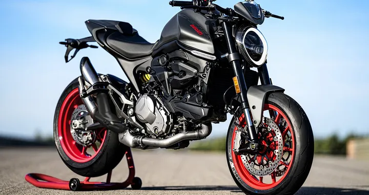 Nuovo Ducati Monster 2021: 111 CV e 166 kg di peso per la naked bolognese