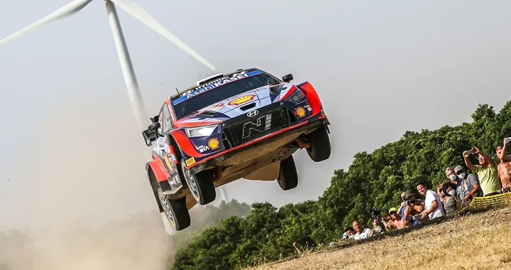 WRC Rally Italia Tanak è sempre più leader