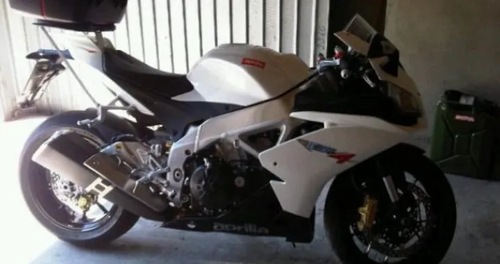 Foto del giorno: Aprilia RSV4 Touring
