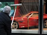Presunta truffa multimilionaria per un concessionario Ferrari: cosa succede