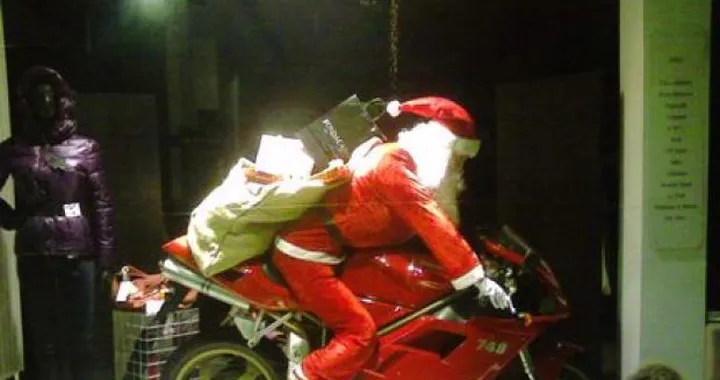 Foto del giorno: il Natale quando arriva arriva!
