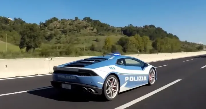 La Lamborghini Huracàn della Polizia indispensabile per salvare una vita [Video]