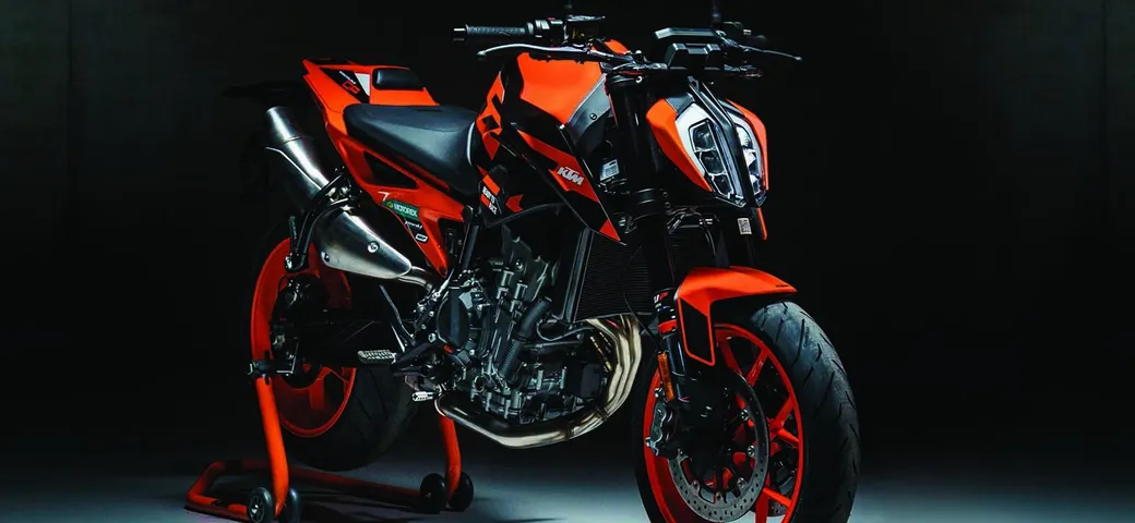 KTM 890 Duke GP 2022, ispirata alle corse: caratteristiche e prezzo