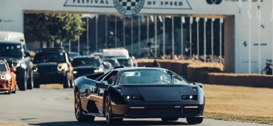 Eccentrica V12, la vecchia Lambo rinasce: che ruggito