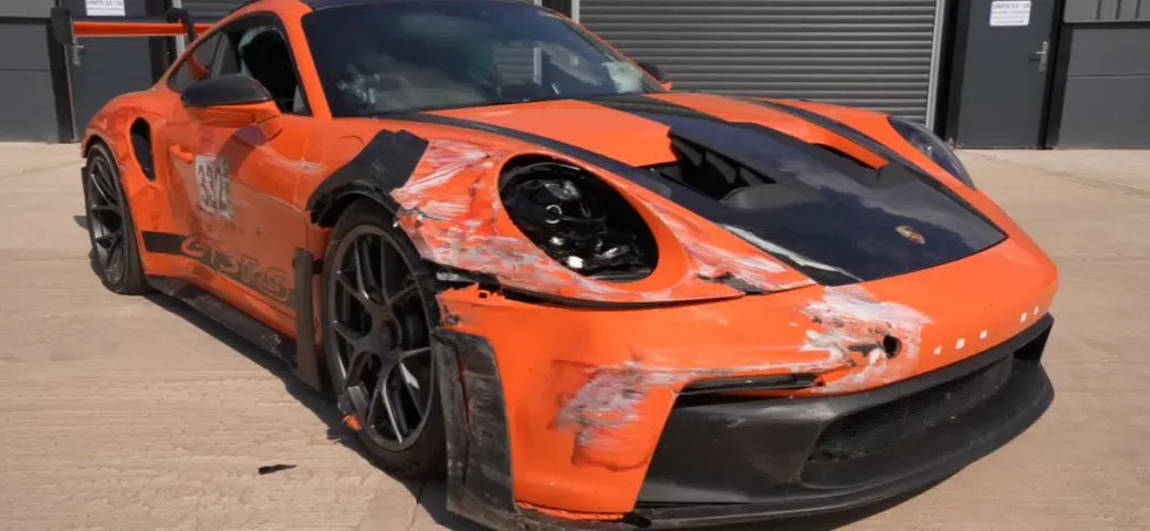Porsche GT3RS distrutta e ricostruita in 24 ore: l'impresa di uno youtuber