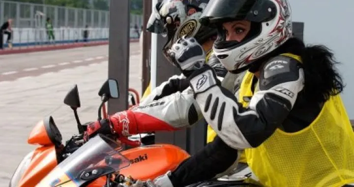 Motocicliste contro la FIM: "una gara non basta per il titolo"