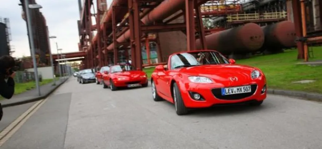 Nuova Mazda MX-5: peso contenuto e motore turbo