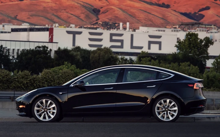 Auto elettriche: Tesla licenzia il direttore dello sviluppo delle batterie?
