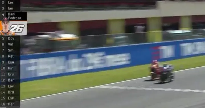 Mugello, il “popolo giallo” gelato dalla fumata bianca della Yamaha di Rossi. Lorenzo brucia Marquez in volata e vola in classifica