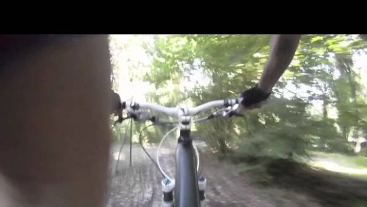 Luca Scassa si allena in mountain bike