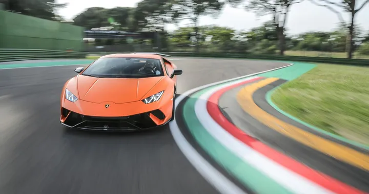 Lamborghini Huracan Performante: la prova in pista [Video]