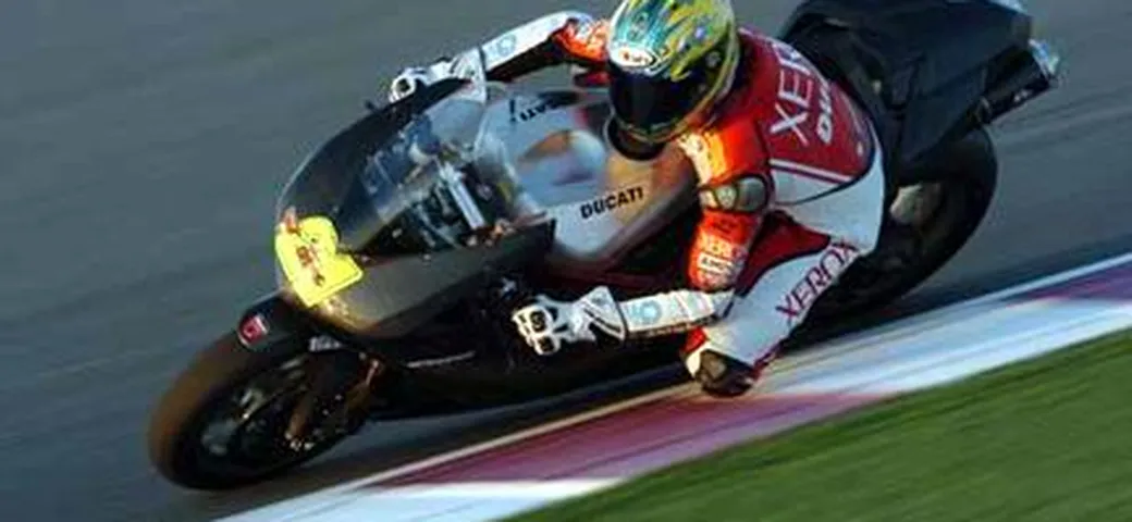 Troy Bayliss racconta la 1098 F08 e scherza su Biaggi in rosso (