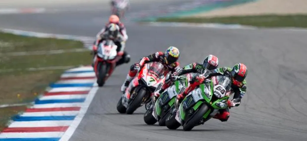 Superbike 2015: Kawasaki, dominio verde. Rea in fuga