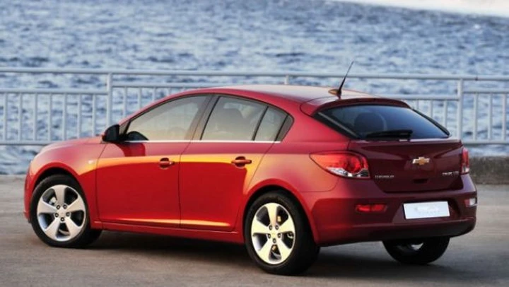 Chevrolet Cruze HB5: prime immagini della Cruze a cinque porte