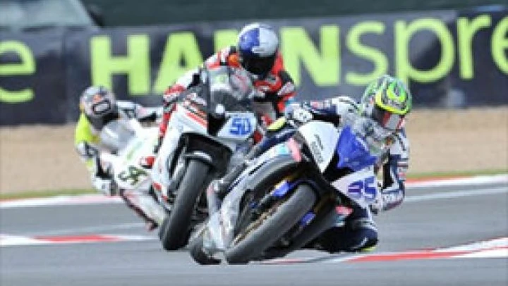 Crutchlow e Laverty provano a Portimao prima della gara che assegnerà il titolo Mondiale Supersport