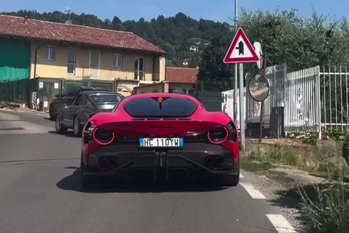 Alfa Romeo 33 Stradale da 3 milioni di euro: il proprietario la usa come un'auto normale