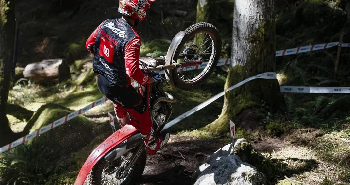 Jaime Busto domina il podio in una stagione avvincente con GasGas Factory Racing