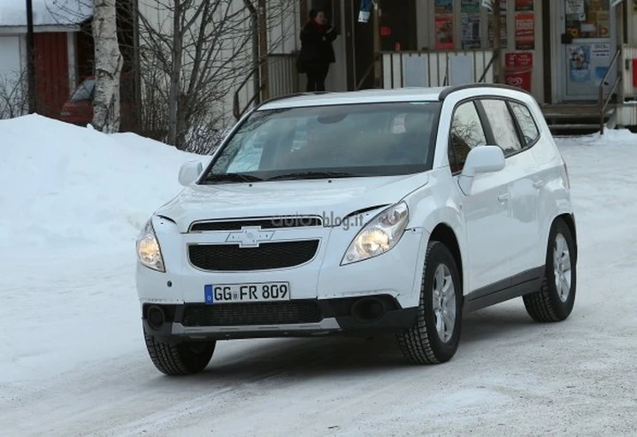 Foto spia: Opel Antara o Chevrolet Captiva