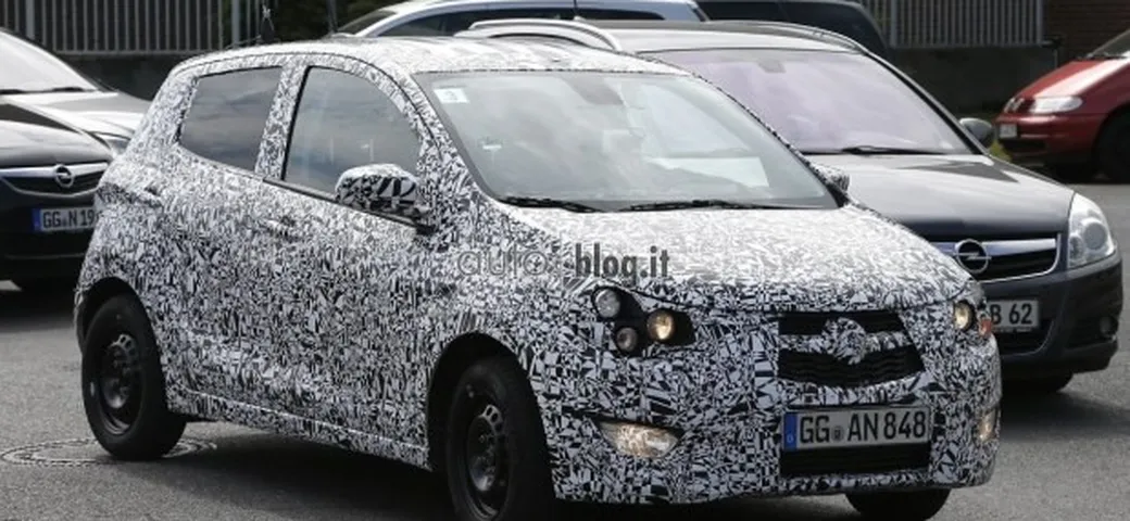 Opel Agila: foto spia insieme alle concorrenti