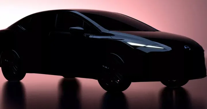 Nuova Nissan Versa, restyling aggressivo ispirato alla Murano