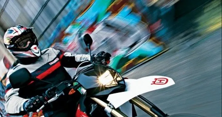 Husqvarna SM 610ie, potente motard da città