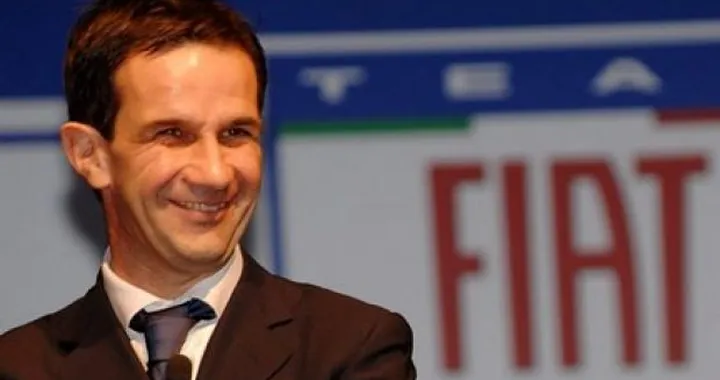 Davide Brivio: "Signore e signori, vi presento la Yamaha YZR-M1 2010"
