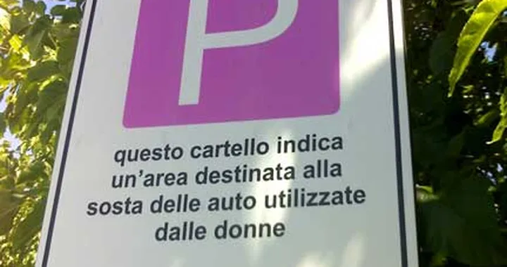 Foto del giorno: Parcheggio Rosa