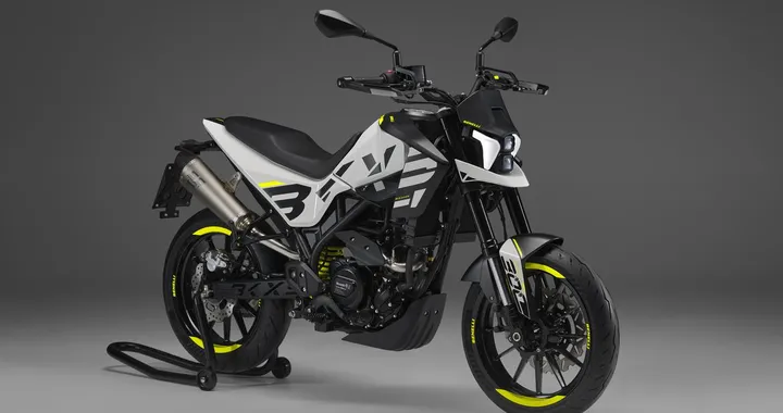 Benelli BKX 300 S 2024: debutta la nuova moto polivalente [FOTO]