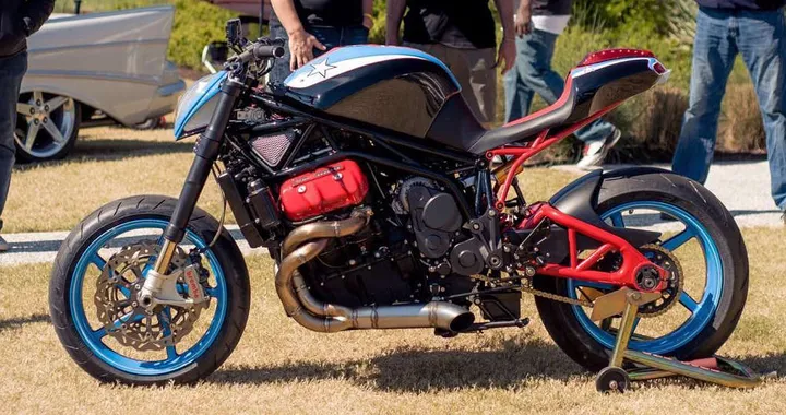 Motus MSTR V4 Streetfighter by Moto Fuller
