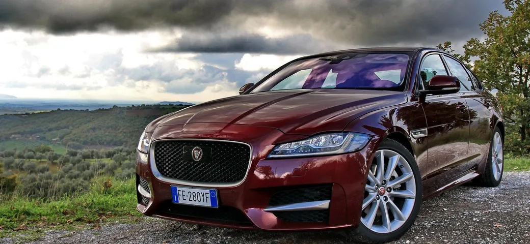 Jaguar XF 2.0 d 180 cv R-Sport: prova su strada