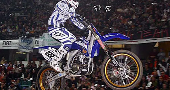 Cairoli e la YZ250F campioni europei Supercross 2006