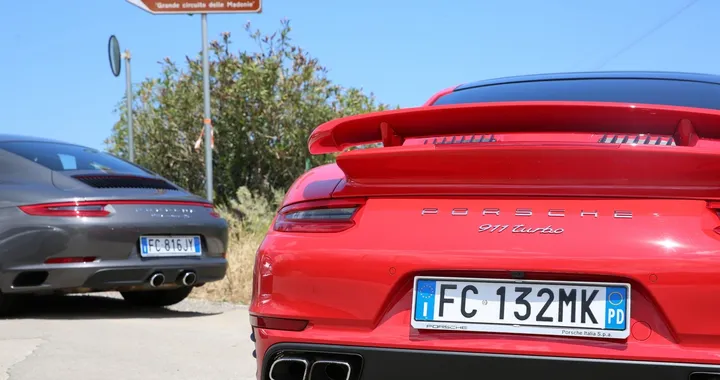 Fotografare una targa: è legale?