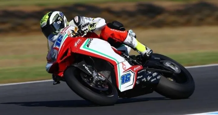 Supersport Australia 2015: doppietta MV Agusta con Cluzel e Zanetti