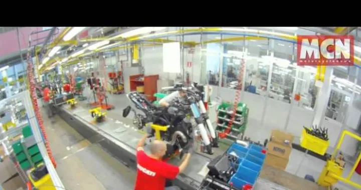 Ducati Diavel: la linea di montaggio in time lapse