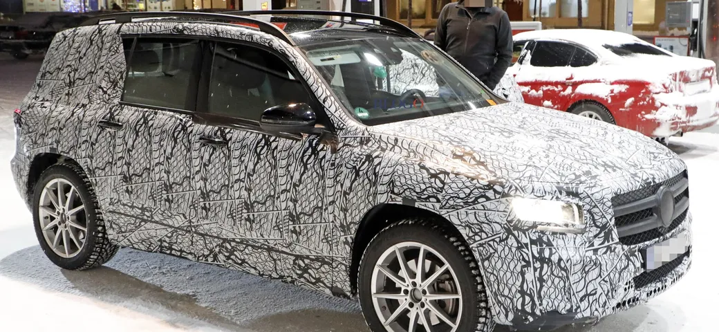 Mercedes classe GLB: foto spia del nuovo crossover