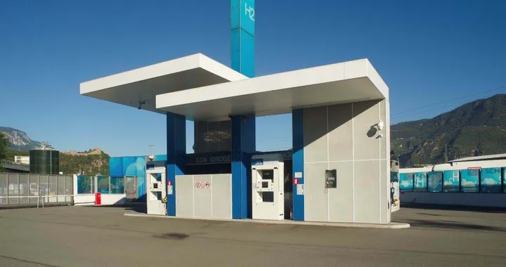 Idrogeno, al via il maxi impianto di Falconara: sarà il più grande del Centro Italia
