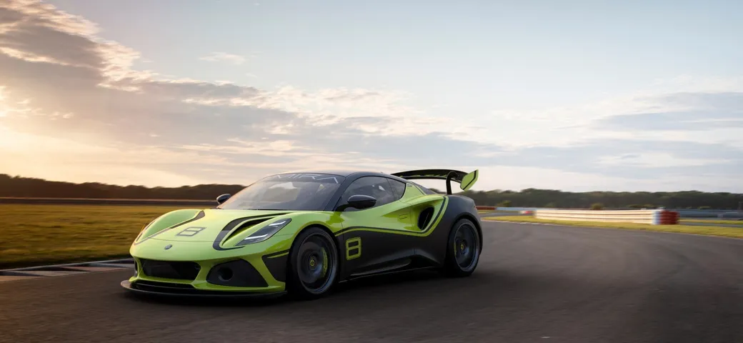 Lotus Emira: ecco la nuova versione GT4 da pista