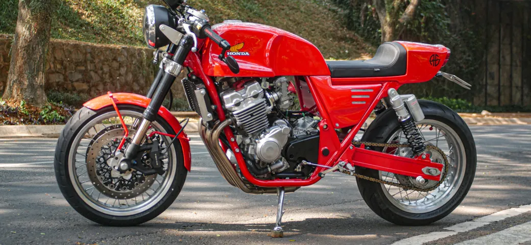 Dal dolore alla leggenda: questa Honda CB400SF è rinata per un’amicizia eterna